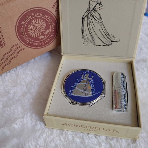 Besame Cosmetics Disney Compact set - Picture 2 of 4